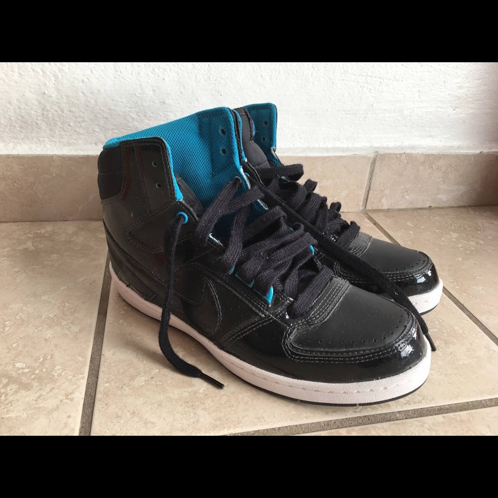 Nike women’s high top shoes